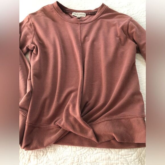 ę Knox Rose Sweater - Picture 2 of 3